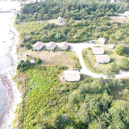 Whispering Waves Cottages Shelburne Exterior photo
