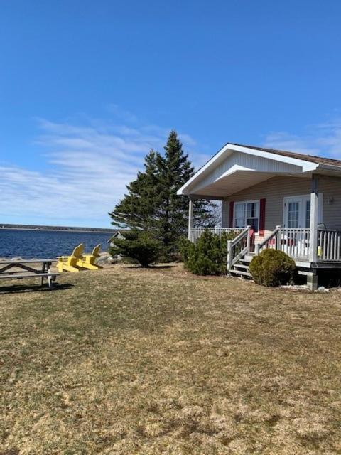 Whispering Waves Cottages Shelburne Exterior photo