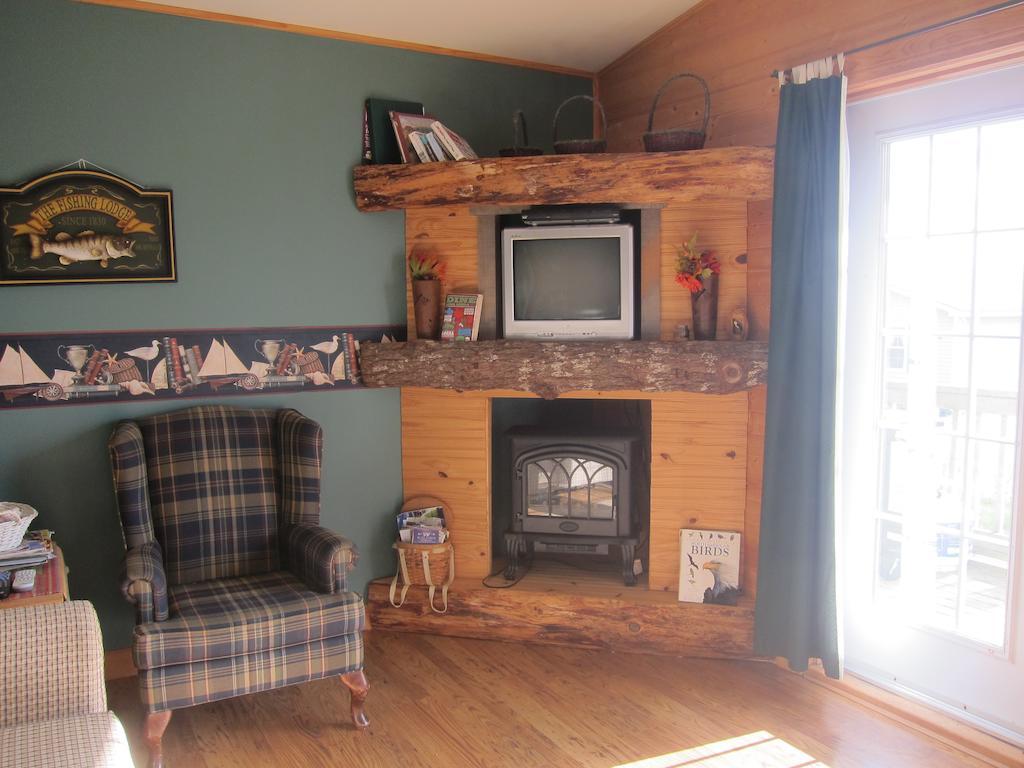 Whispering Waves Cottages Shelburne Exterior photo