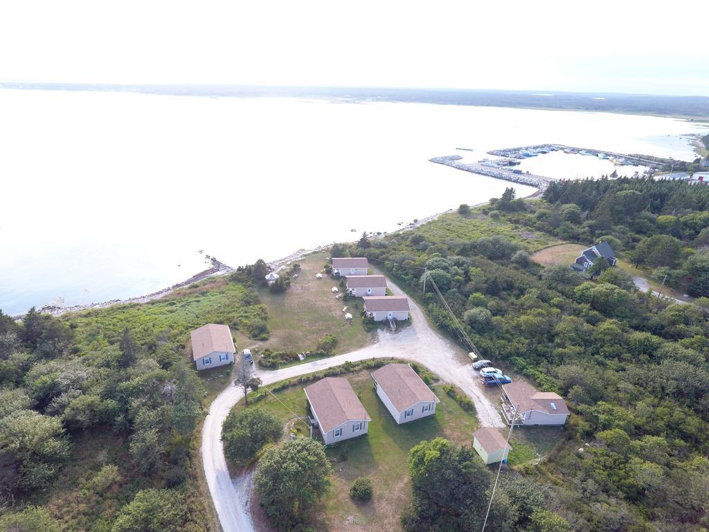 Whispering Waves Cottages Shelburne Exterior photo