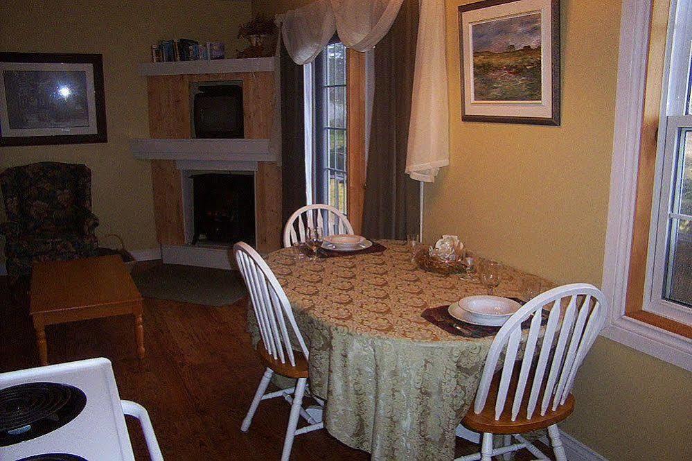 Whispering Waves Cottages Shelburne Exterior photo