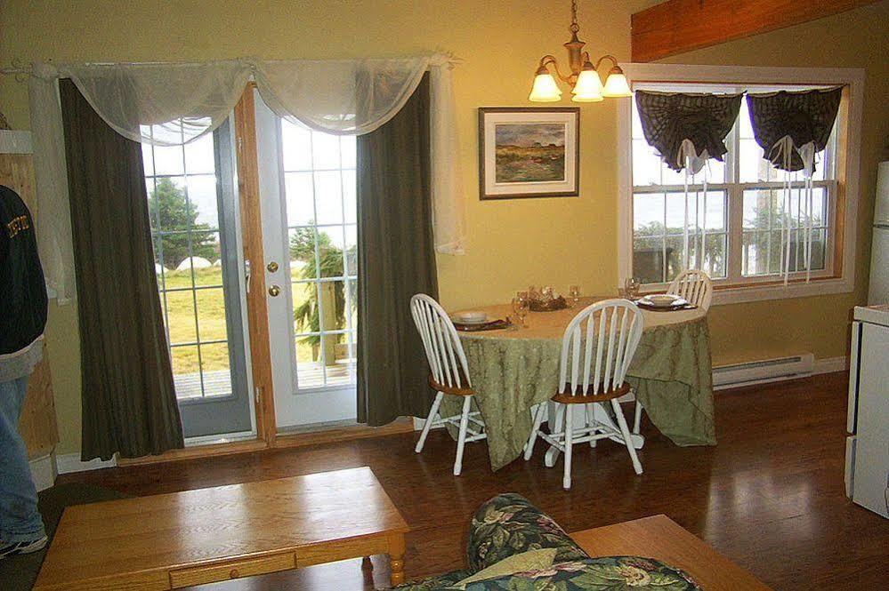 Whispering Waves Cottages Shelburne Exterior photo