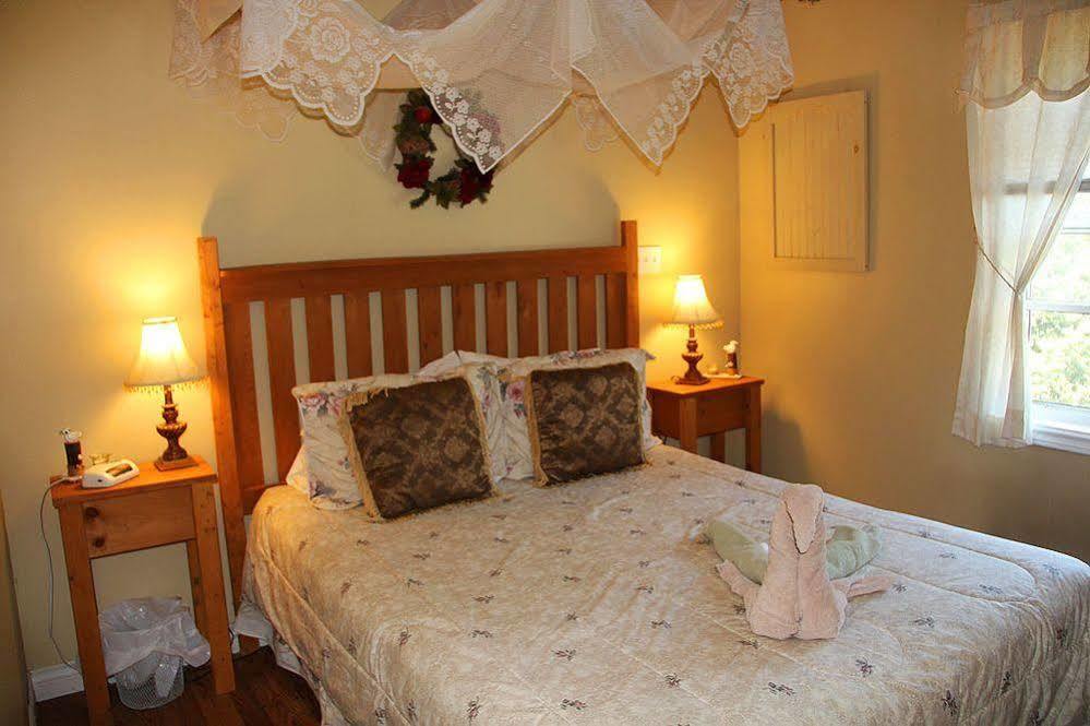 Whispering Waves Cottages Shelburne Exterior photo